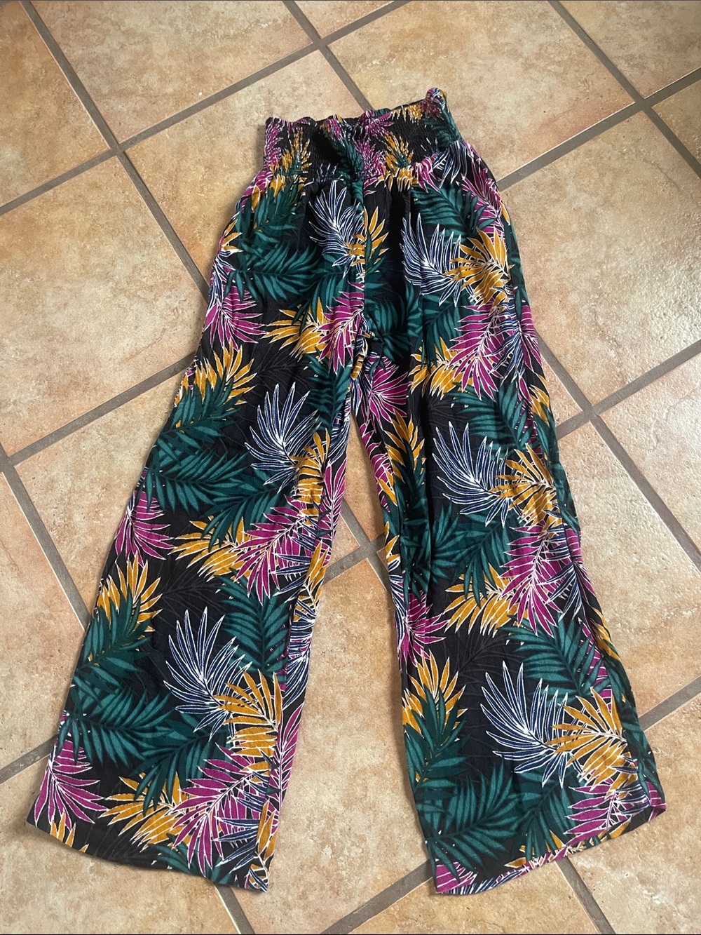 Hurley Wide-Leg Tropical Leaf Print Pants in Black, Green & Pink